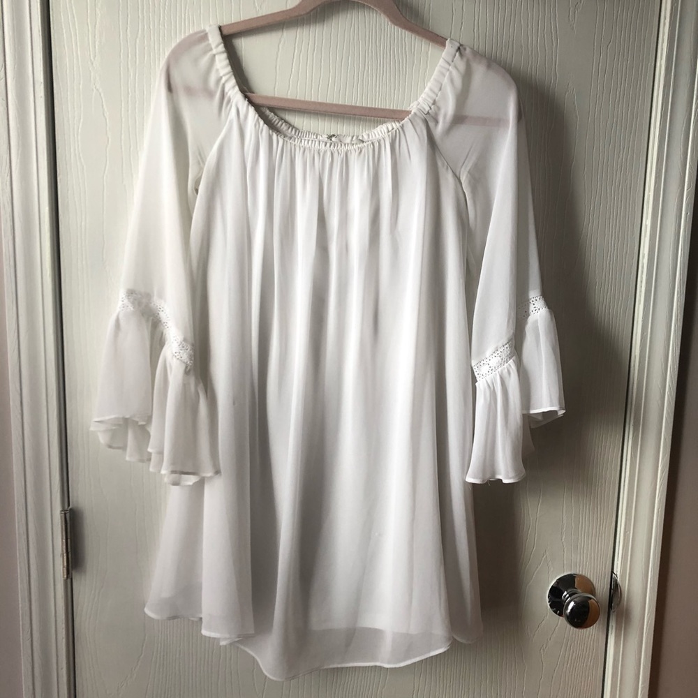 White Flowey Off-the-Shoulder Peasant Top